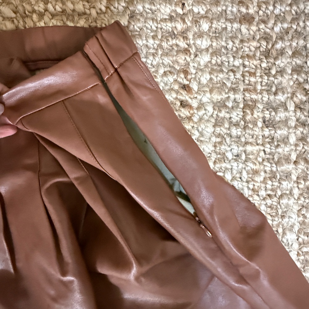 ELOQUII Vegan Faux Leather Pleated Skirt - SZ 24 - Picture 4 of 9